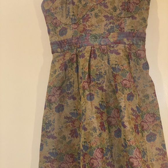 Beautiful Free People tapestry dress with removable straps. - Picture 4 of 7